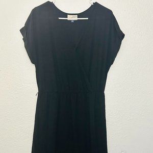 Black Length dress cut slit-dip rowed up short sleeves